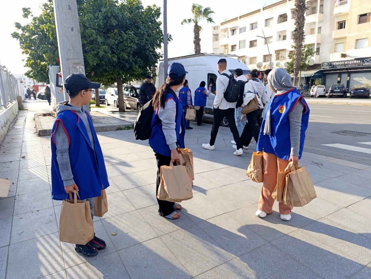 600 متطوع إغاثي ساهموا في عملية إفطار عابر سبيل رمضان 1446